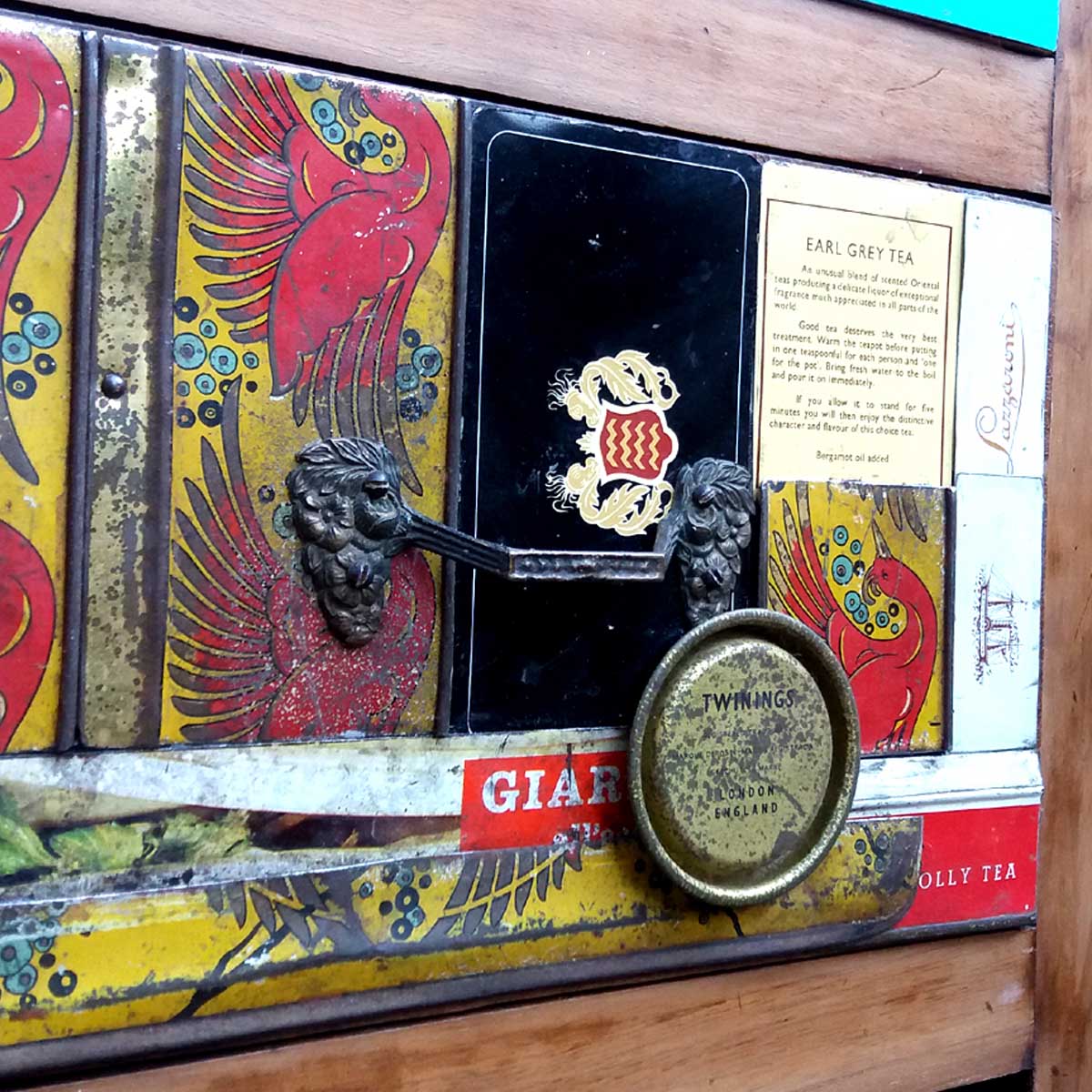 RICICLI_Giulia Meloncelli_cassettone con latte vintage _03