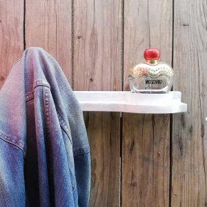 attaccapanni con materiale di recupero