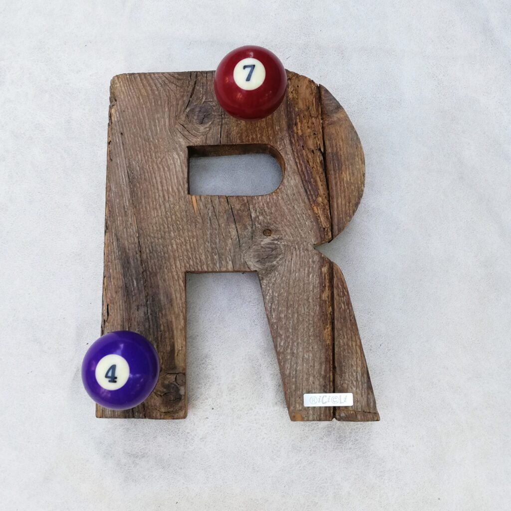 Attaccapanni lettera R