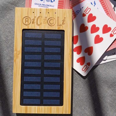 Power Bank in bambù a pannello solare